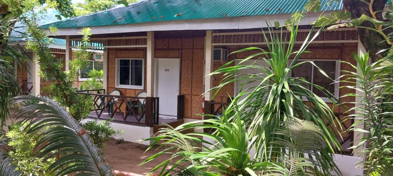 Hotel The Shark'S Tail Dive Center Daanbantayan Exterior foto
