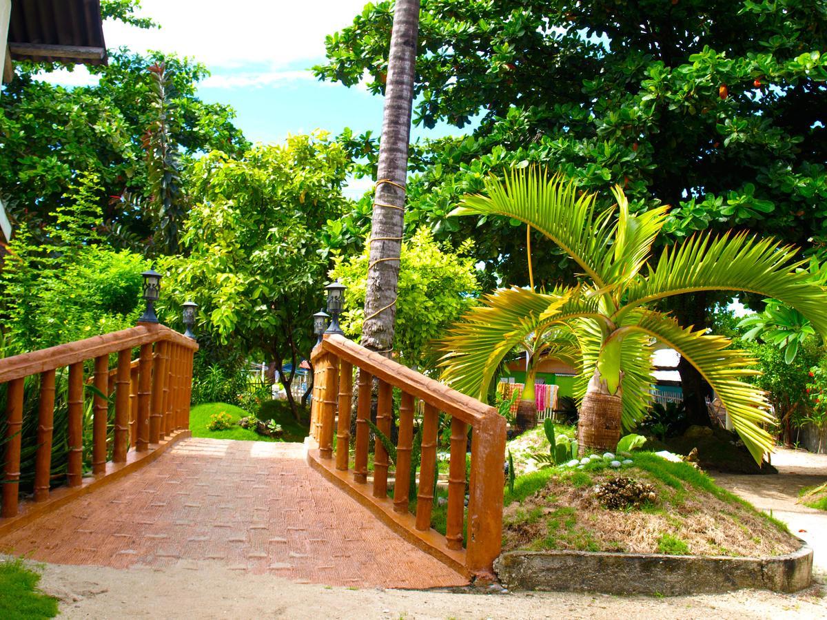 Hotel The Shark'S Tail Dive Center Daanbantayan Exterior foto