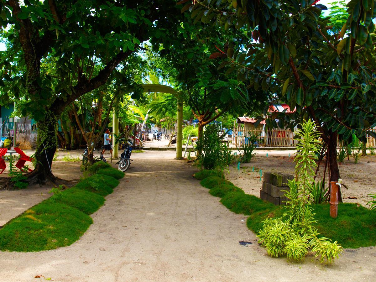 Hotel The Shark'S Tail Dive Center Daanbantayan Exterior foto