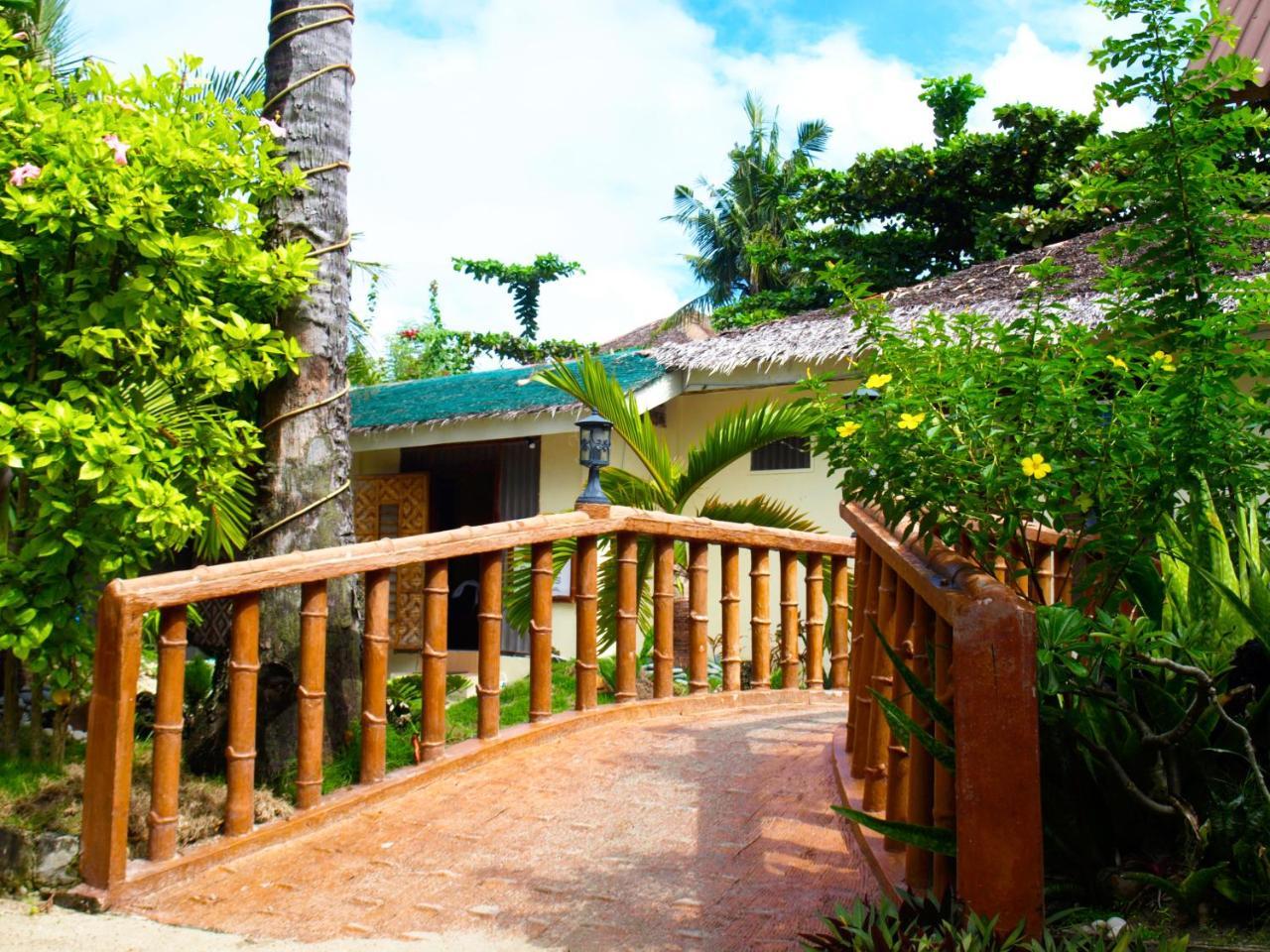 Hotel The Shark'S Tail Dive Center Daanbantayan Exterior foto